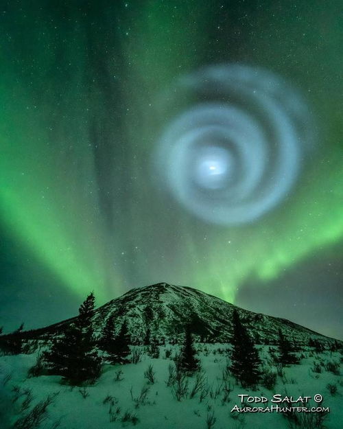 美国天空出现巨大神秘发光螺旋结构,星际之门打开了